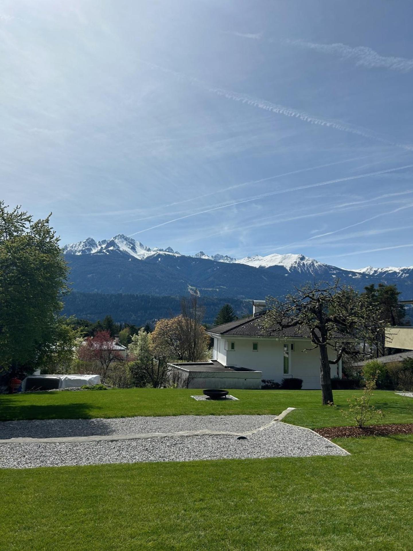 Mit Garten Und Panoramablick In